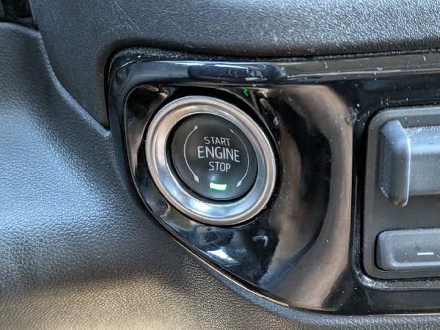 Used 2025 GMC Sierra 1500 SLT AWD/4WD image 23