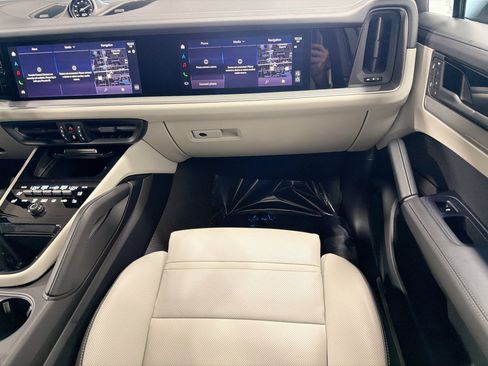 Certified 2026 Porsche Cayenne S AWD/4WD image 18