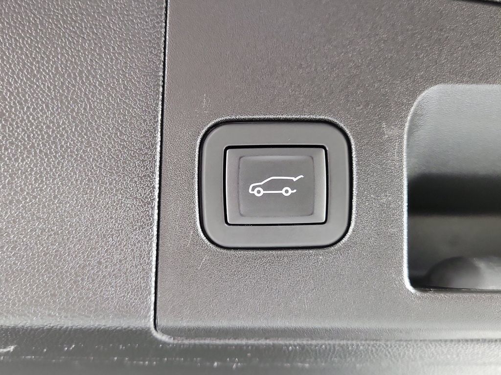 Certified 2025 Cadillac XT5 Luxury FWD image 8