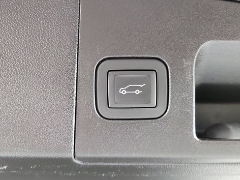 Certified 2025 Cadillac XT5 Luxury FWD image 8
