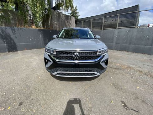 Used 2024 Volkswagen Taos SE AWD/4WD image 9