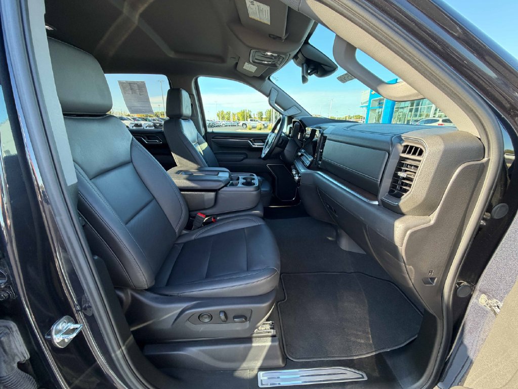 Used 2025 GMC Sierra 1500 SLT AWD/4WD image 24