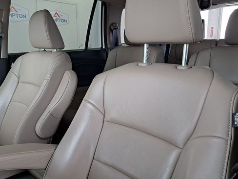 Used 2020 Honda Pilot Touring image 22