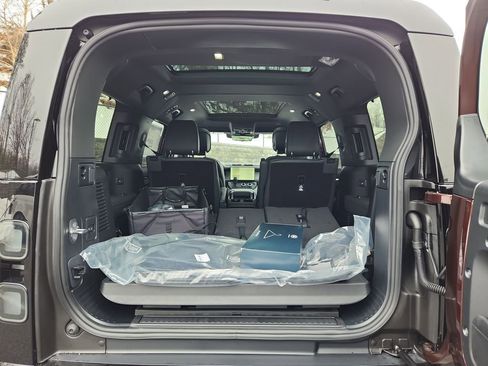 New 2026 Land Rover Defender 130 X-Dynamic SE image 13