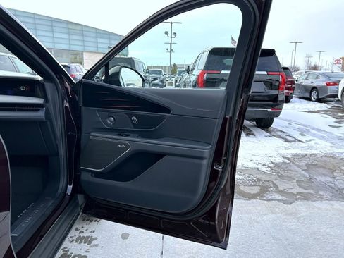 Used 2024 Lincoln Nautilus Reserve w/ Equipment Group 202A image 16