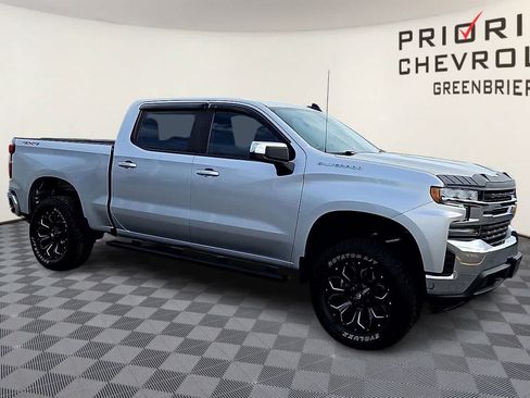 Used 2022 Chevrolet Silverado 1500 LT AWD/4WD image 2