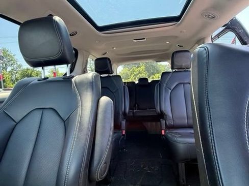 Used 2023 Chrysler Pacifica Touring-L w/ Uconnect Theater Family Group AWD/4WD image 19