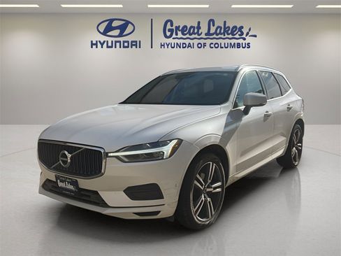Used 2018 Volvo XC60 T5 Momentum w/ Vision Package image 1