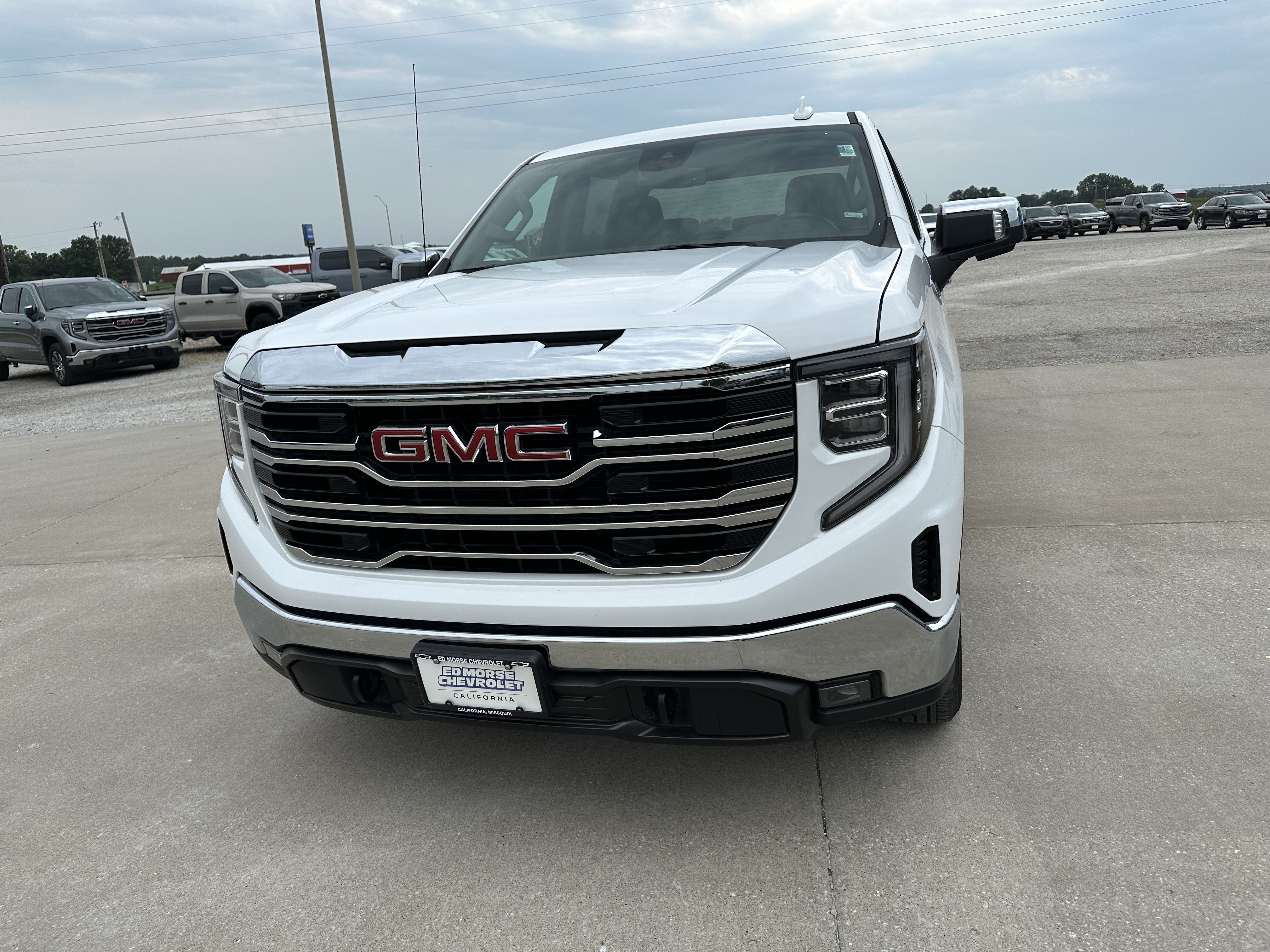 Certified 2026 GMC Sierra 1500 SLT AWD/4WD image 9