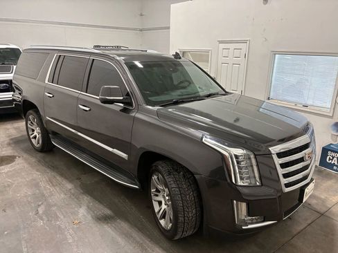 Used 2015 Cadillac Escalade ESV Luxury image 12