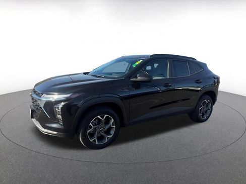 Used 2025 Chevrolet Trax LT w/ LT Convenience Package FWD image 7