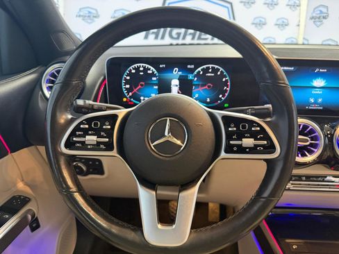 Used 2021 Mercedes-Benz GLB 250 4MATIC w/ Premium Package image 33