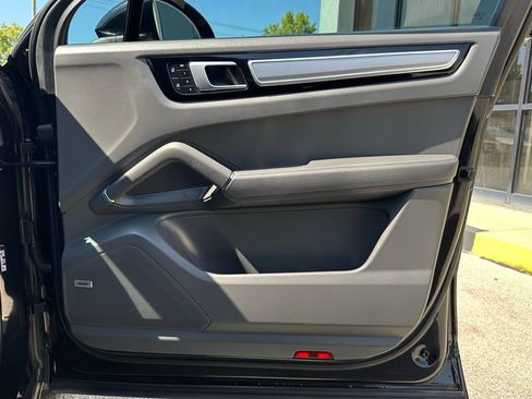 Used 2022 Porsche Cayenne E-Hybrid Coupe image 47