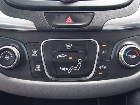 Used 2020 Chevrolet Equinox LT FWD image 26