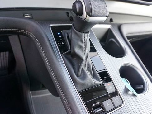Used 2025 Toyota Sienna XLE FWD image 25