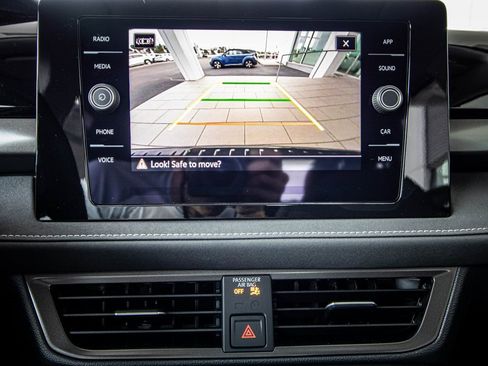 New 2026 Volkswagen Taos SE image 4