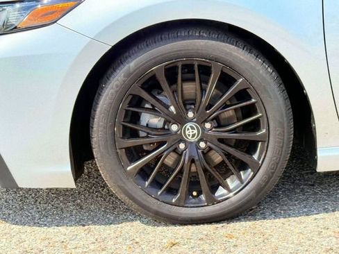 Used 2022 Toyota Camry SE w/ Convenience Package FWD image 9