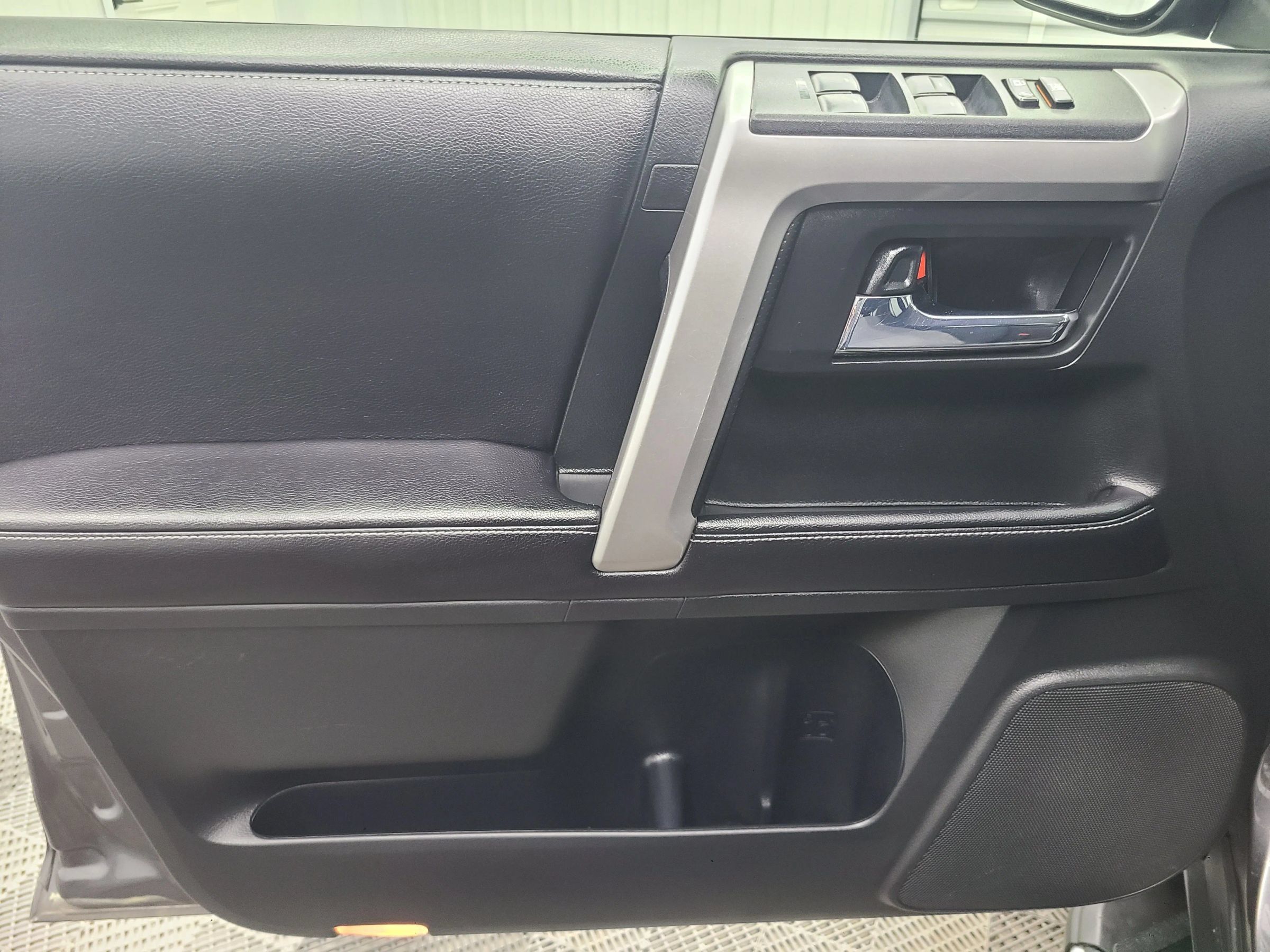 Used 2017 Toyota 4Runner SR5 AWD/4WD image 20