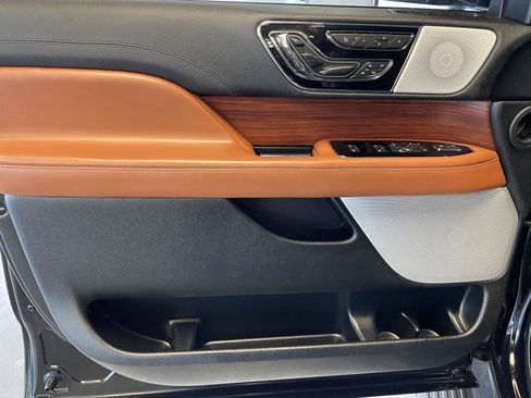 Used 2020 Lincoln Navigator Reserve w/ Luxury Package image 30