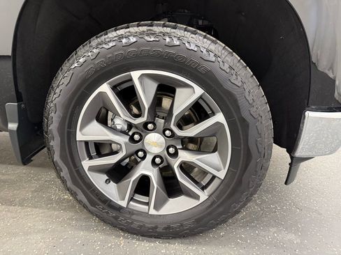 Used 2024 Chevrolet Silverado 1500 LT AWD/4WD image 21