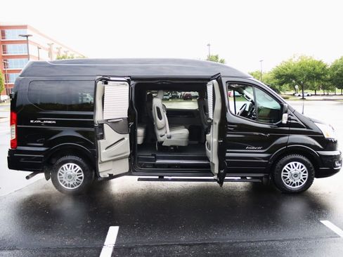 Used 2021 Ford Transit 150 Low Roof AWD image 7