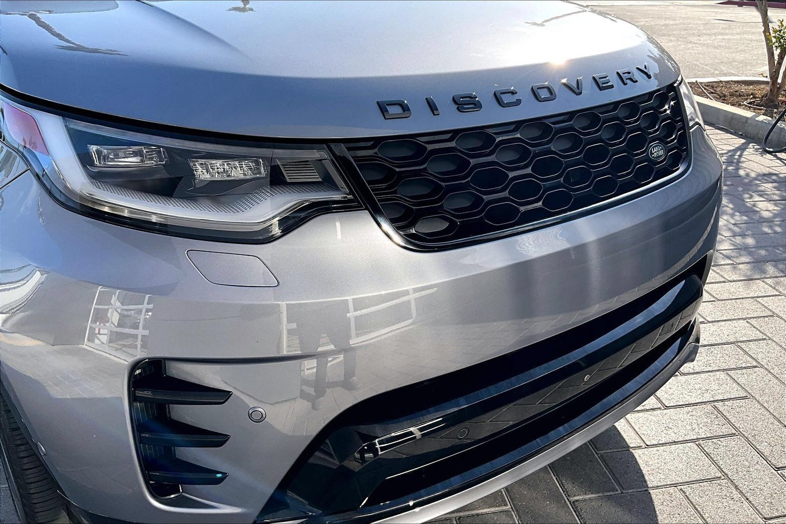 Used 2025 Land Rover Discovery Dynamic SE AWD/4WD image 29
