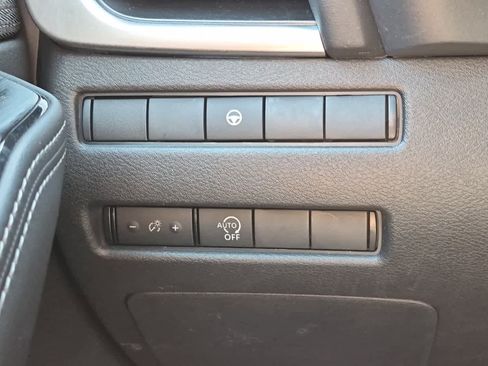 Used 2023 Nissan Rogue SV AWD/4WD image 17