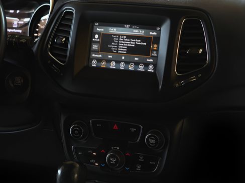Used 2019 Jeep Compass Latitude AWD/4WD image 21