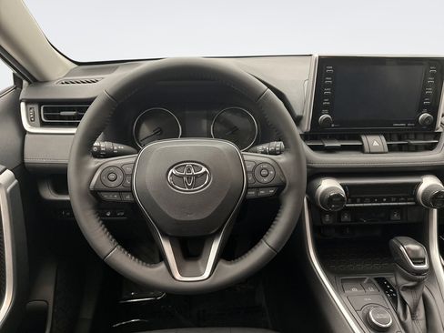 Used 2021 Toyota RAV4 XLE w/ Convenience Package AWD/4WD image 12