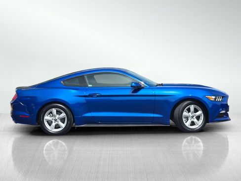 Used 2017 Ford Mustang Coupe image 3