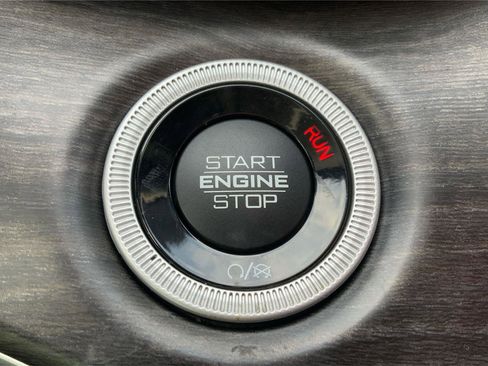 Used 2023 Jeep Grand Cherokee Limited image 36