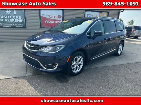 Used 2018 Chrysler Pacifica Touring-L w/ Tire & Wheel Group FWD image 1