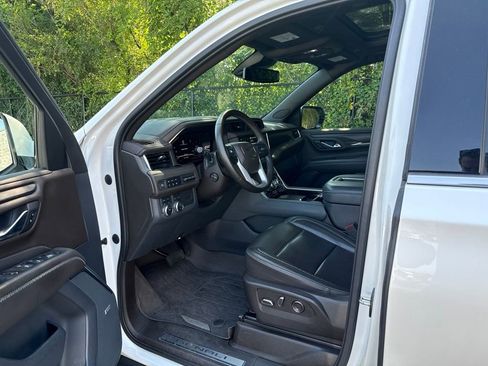 Used 2023 GMC Yukon XL Denali AWD/4WD image 9