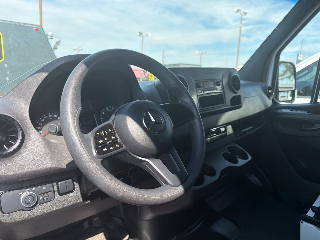 Used 2023 Mercedes-Benz Sprinter 1500 image 4