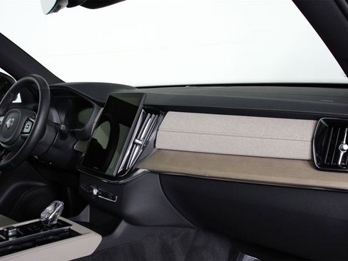 Certified 2025 Volvo XC90 B5 Core w/ Protection Package Premier image 22