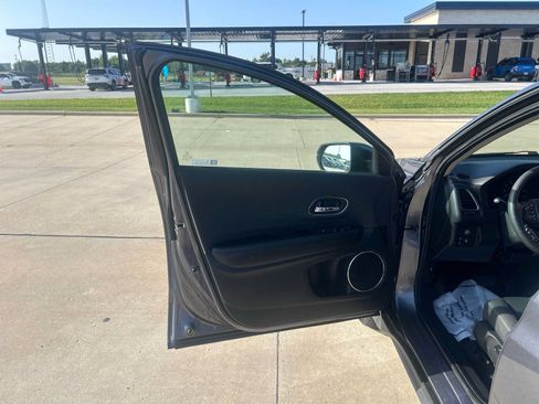 Used 2022 Honda HR-V EX image 10
