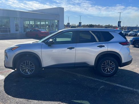 Used 2024 Nissan Rogue S image 3