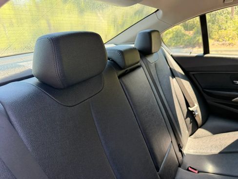 Used 2017 BMW 320i Sedan RWD image 18