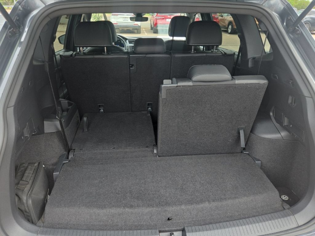 Used 2023 Volkswagen Tiguan SE R-Line FWD image 39