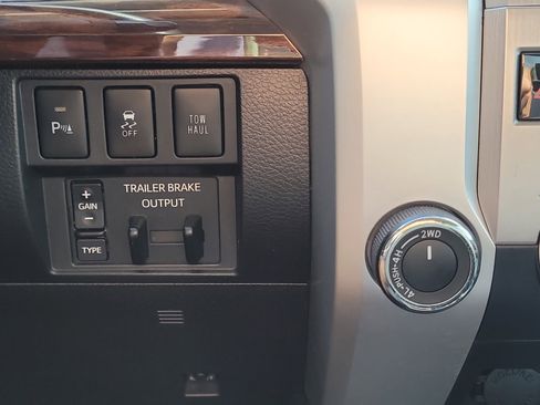 Used 2016 Toyota Tundra Limited w/ Limited Premium Package AWD/4WD image 32