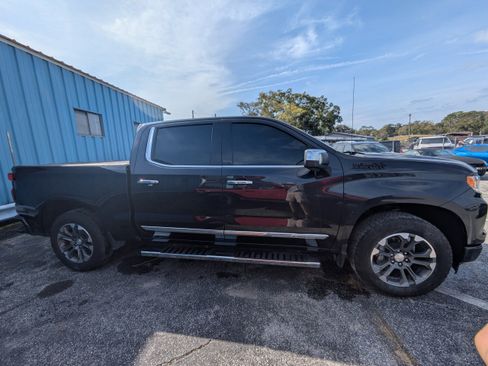 Used 2023 Chevrolet Silverado 1500 High Country w/ Technology Package image 3