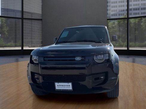 Used 2024 Land Rover Defender 90 X-Dynamic SE image 3