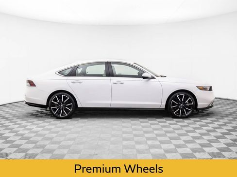 Used 2024 Honda Accord Touring image 6