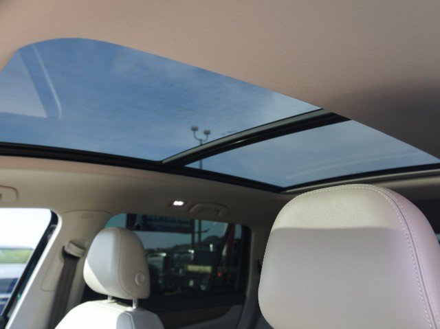 Used 2024 Volkswagen Atlas SE w/ Panoramic Sunroof Package FWD image 16