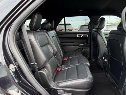 Used 2020 Ford Explorer XLT w/ Equipment Group 202A AWD/4WD image 17