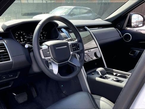Used 2025 Land Rover Discovery S AWD/4WD image 17