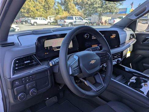 New 2026 Chevrolet Suburban LS image 13