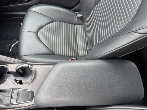 Used 2023 Toyota Camry SE image 14