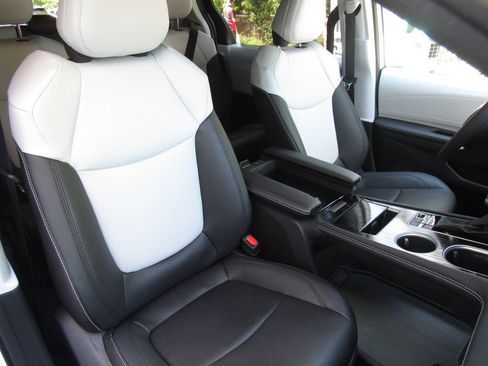 Used 2026 Toyota Sienna XSE AWD/4WD image 21
