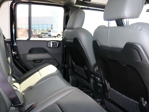 Used 2024 Jeep Gladiator Mojave w/ Technology Group image 24